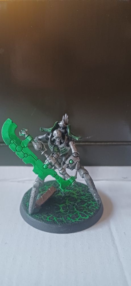 Necron Skorpekh destroyer on a base with cracked black and green earth decoration.
