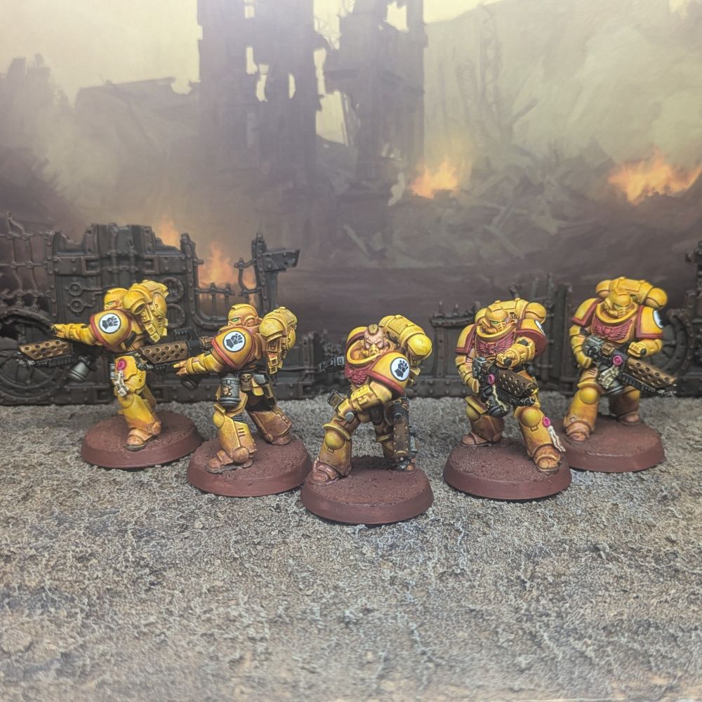 5 Imperial Fist Infernus marines.