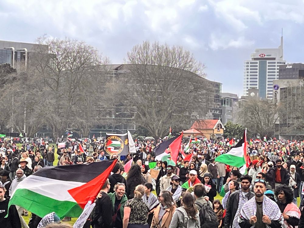 Massive crowd entering Victoria Park in support of Palestine 