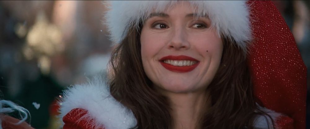 Frame from the action thriller 'The Long Kiss Goodnight' (1996). Close-up of a woman (Geena Davis as Charly Baltimore/Samantha Caine) with long dark brown hair dressed as Mrs. Claus.