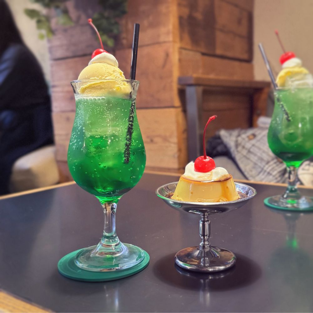 メロンソーダとレトロプリンのセット