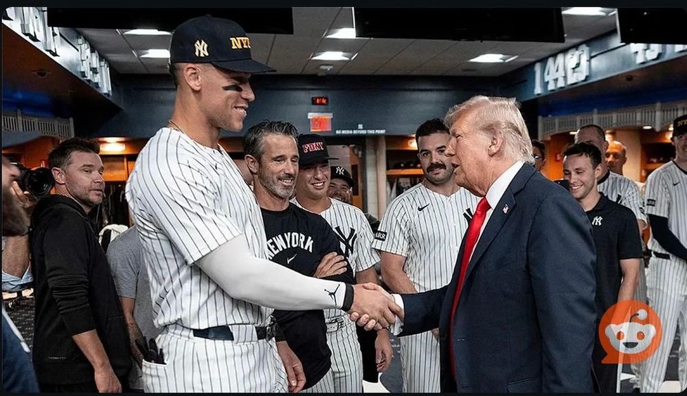 Aarron Judge shakes Trump’s hand surrounded by other Yankees in uniform 