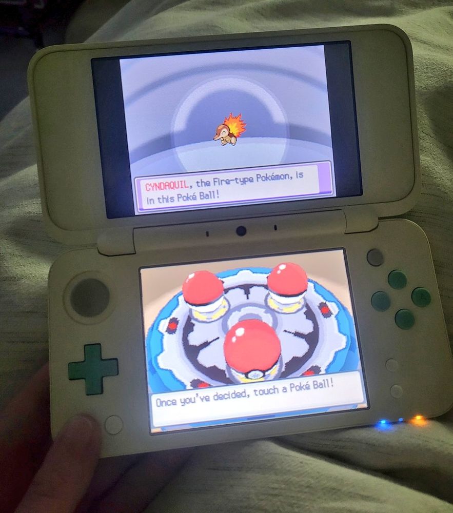 Shiny Cyndaquil on Soul Silver starter selection screen 