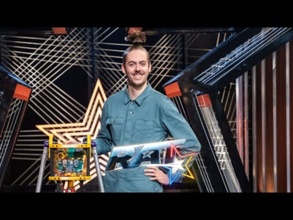 Daniel Simu a făcut ca un robot „să prindă viață” pe scena talentelor | Românii Au Talent S15