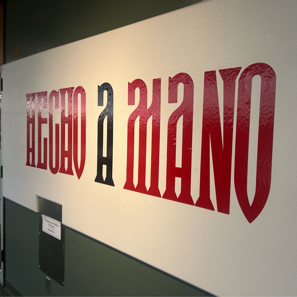 Signage reading hecho a mano