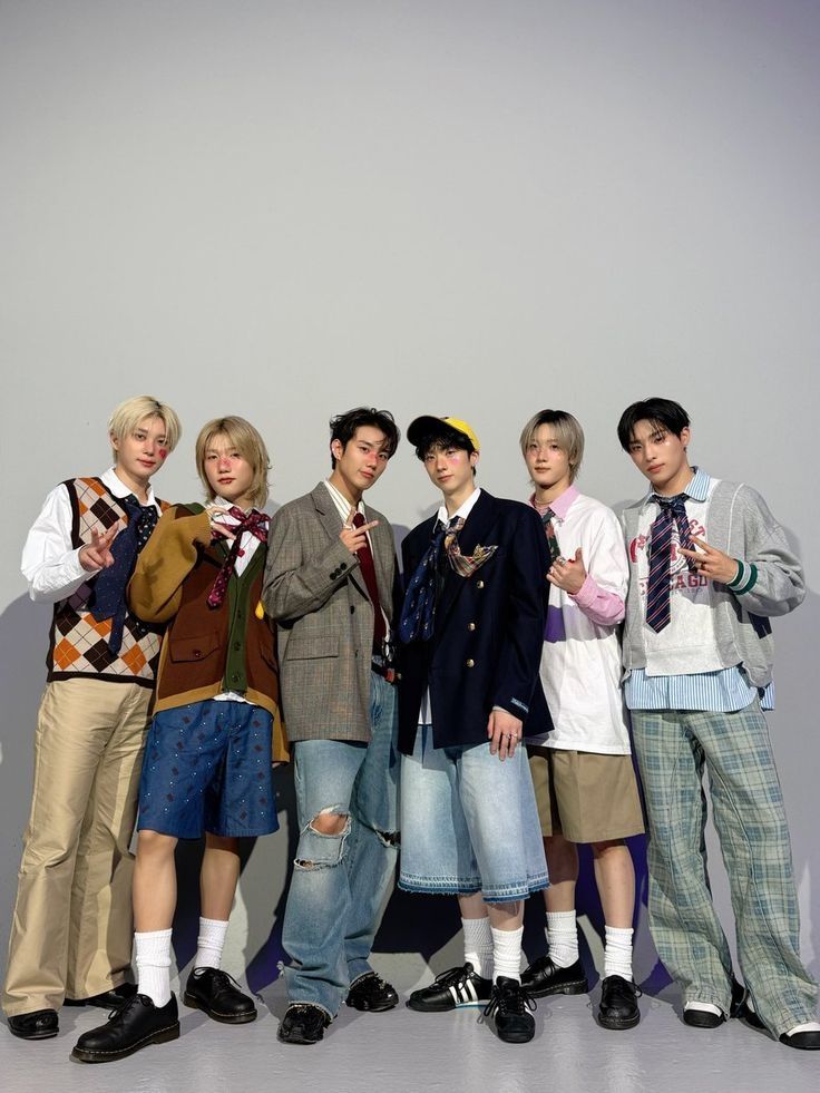 p1harmony group photo. 
from left to right: theo, jongseob, intak, jiung, soul and keeho