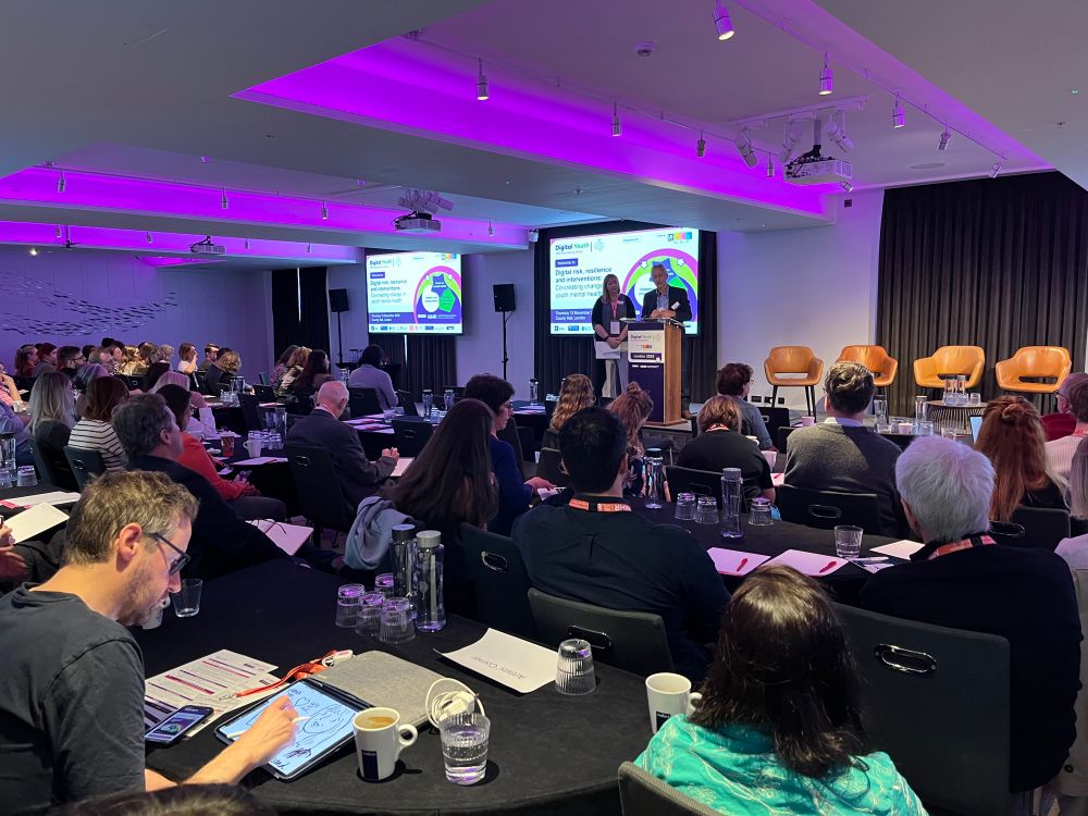 Tom live drawing at the back of the conference room