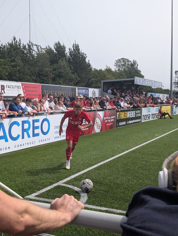 Aberdeen player Leighton Clarkson takes a corner.