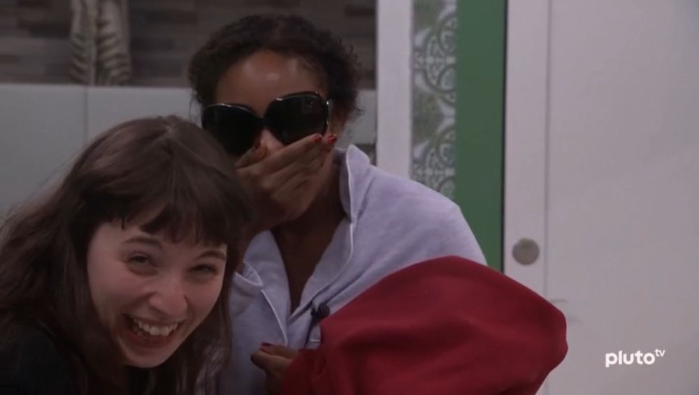Ava and Ashley cracking up in the bathroom