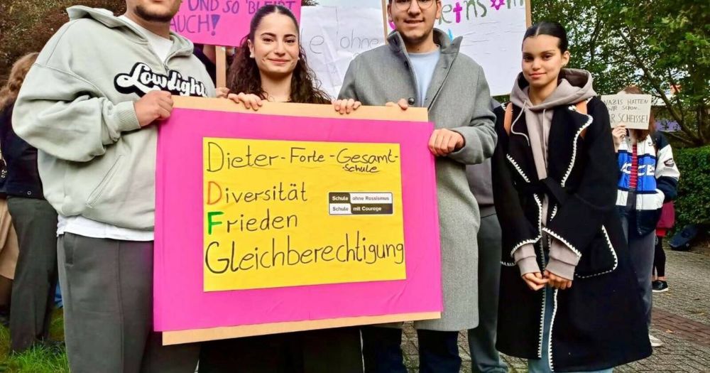 Am Morgen in Düsseldorf: Schüler demonstrierten lautstark gegen Parteitag der AfD