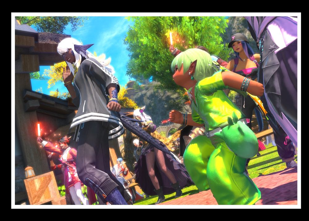 Blue Astra doing the Bee's Knees while Kuma Sprout dances beside her