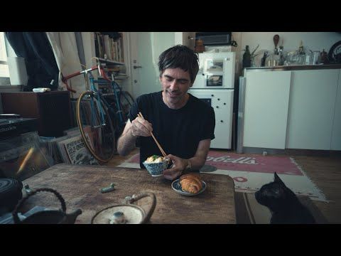 【ただ眺める、日本のひとり暮らし】赤羽で猫と暮らす40代アートディレクターの日常 | Life of a 40-Year-Old with Cat in Akabane