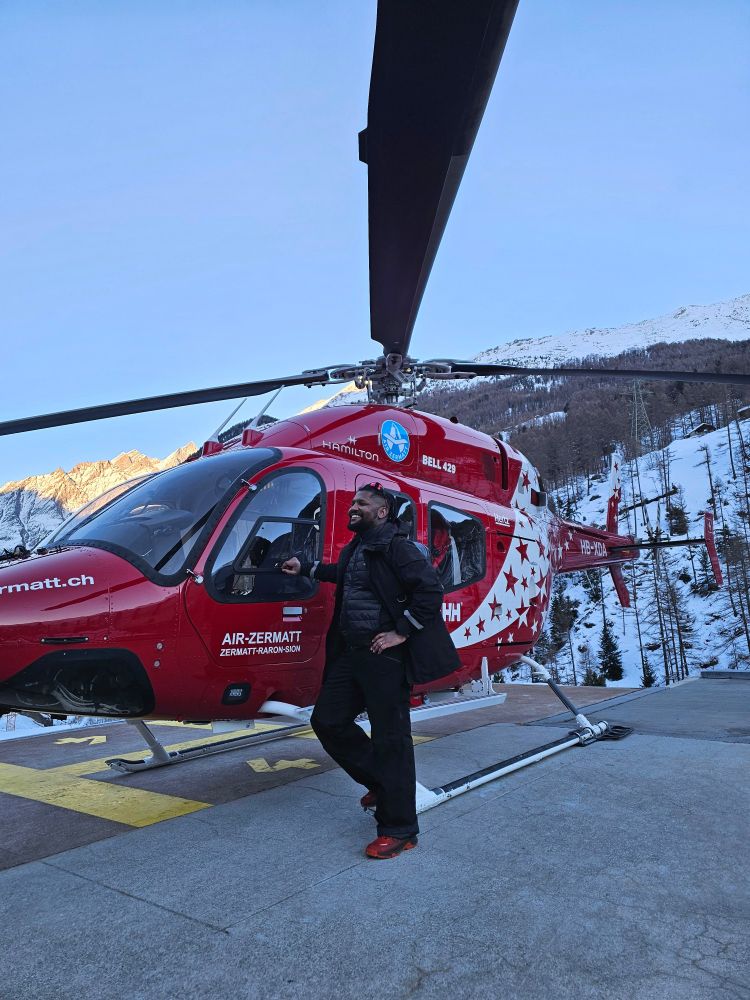 One for the rotorsexuals, casually leaning against a saucy red heli