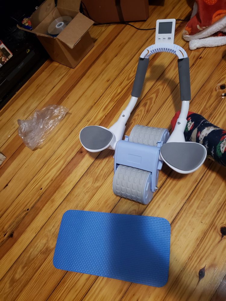 Picture of hateful ab roller machine.