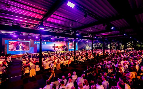 Zaal met mensen