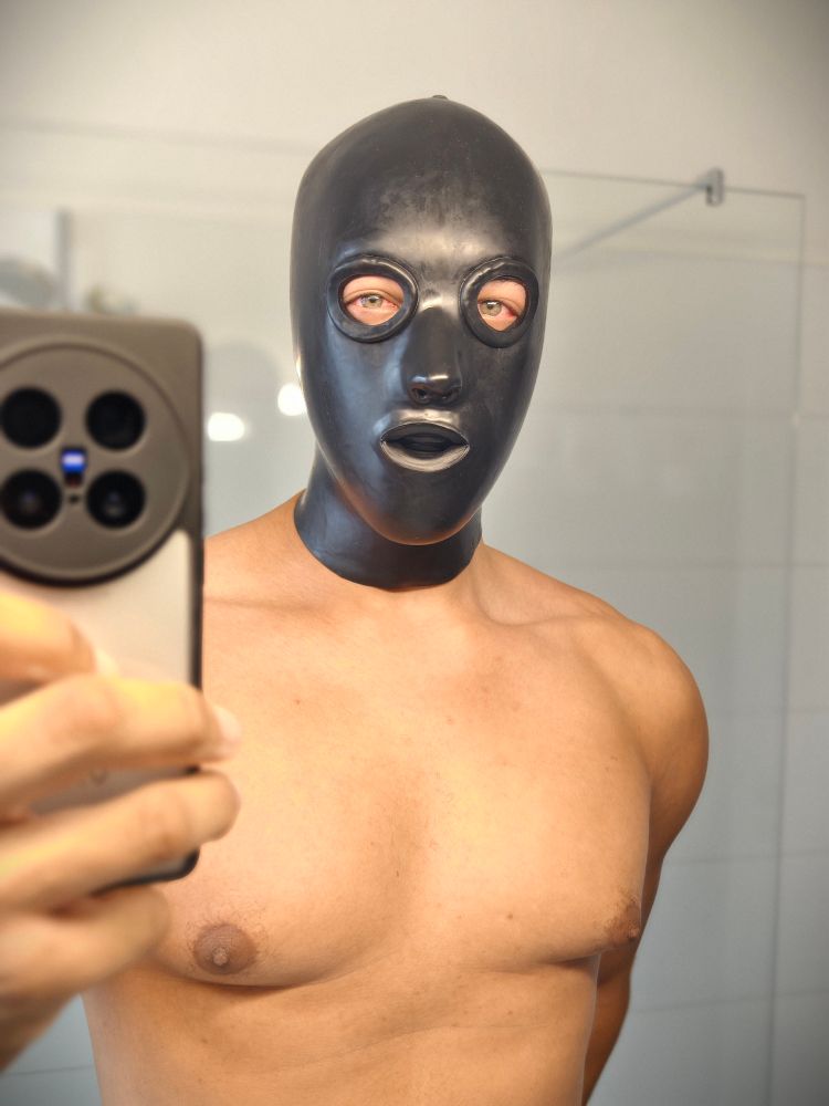 StudioGum hood with long nosetubes and mouth lining 