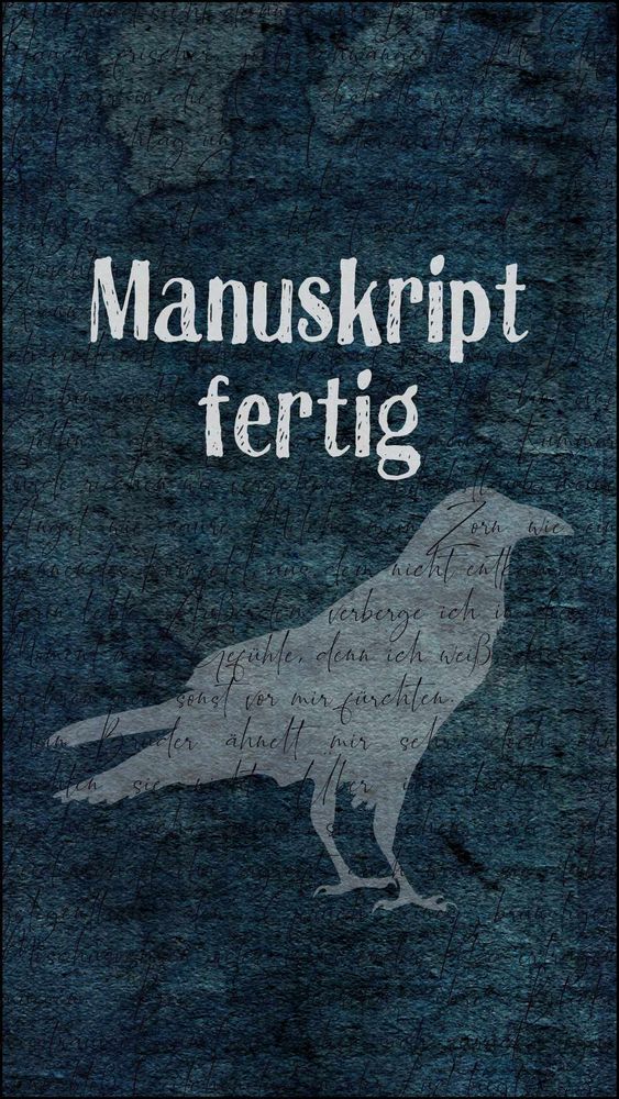 Die helle Silhouette eines Rabens vor dunkelblauem Hintergrund. Aufschrift: Manuskript fertig