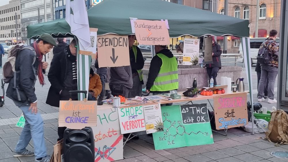 Plakate, Flyer, Gratistee und jede Menge vernunftbasierte, faktenorientierte Politik!