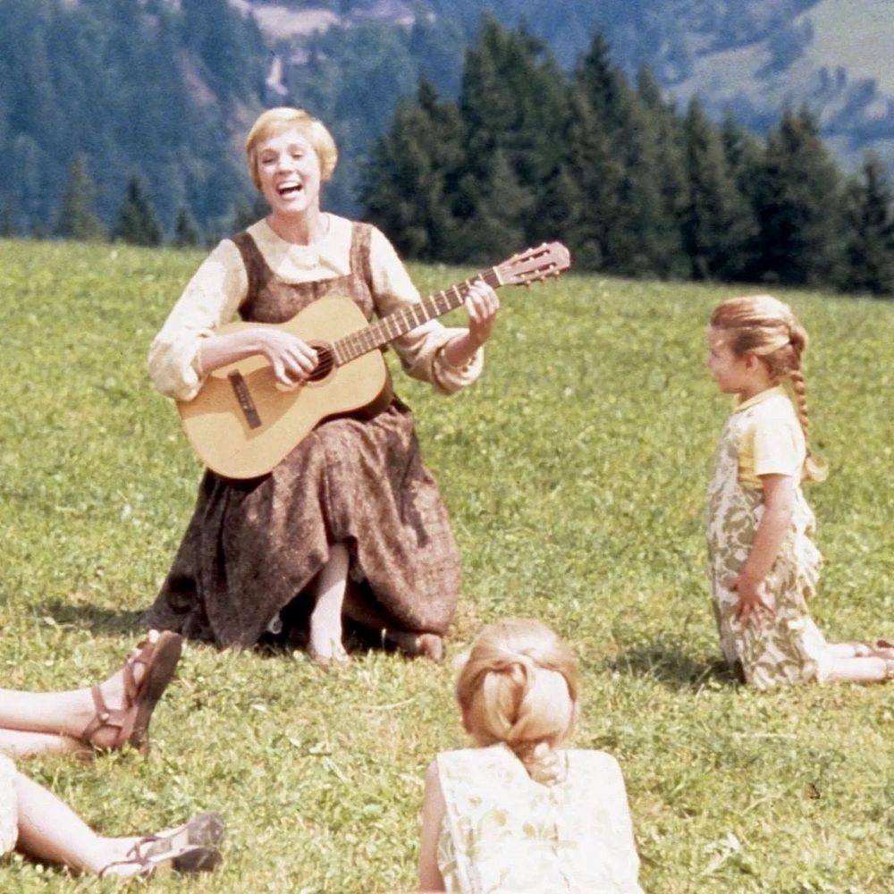 Julie Andrews sjunger Cornelis Vreeswijks "MördarAnders" för barnen i sound of music