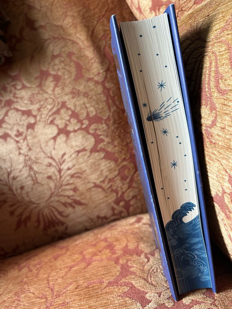 そしてスプレーエッジ。地図も好きだけど、工夫を凝らしたスプレーエッジは大好物。この本はサインも入ってるけど、文学祭で直接お会いしてちょっとおしゃべりして書いてもらうのは別として、サイン入りであることにはあまりこだわりがない