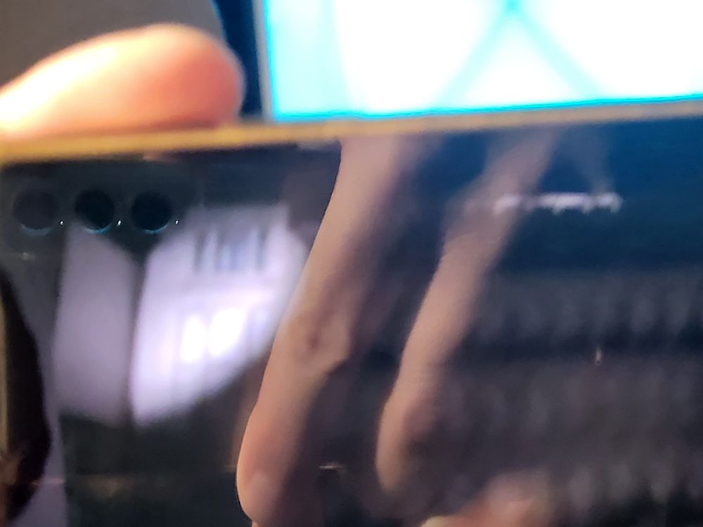 Zwei Finger, 1 Daumen, 1 Smartphone display