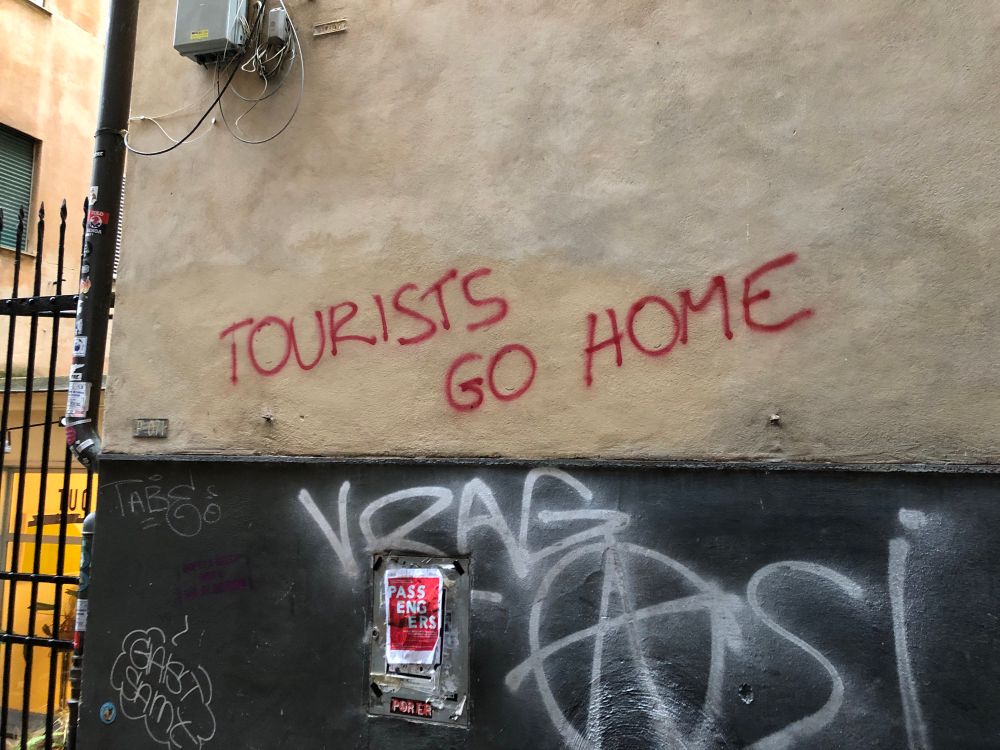 Graff : tourists go home