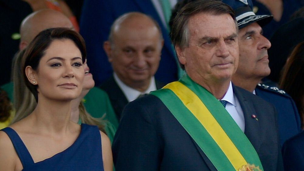 Polícia investiga possível assassinato do cachorro de Bolsonaro