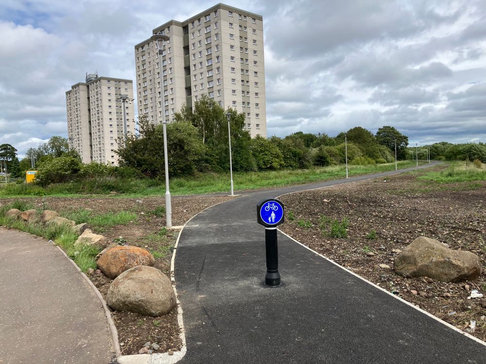 Start of new shared path with bollard next to roundabout at Pringle Terr/Greendykes Rd