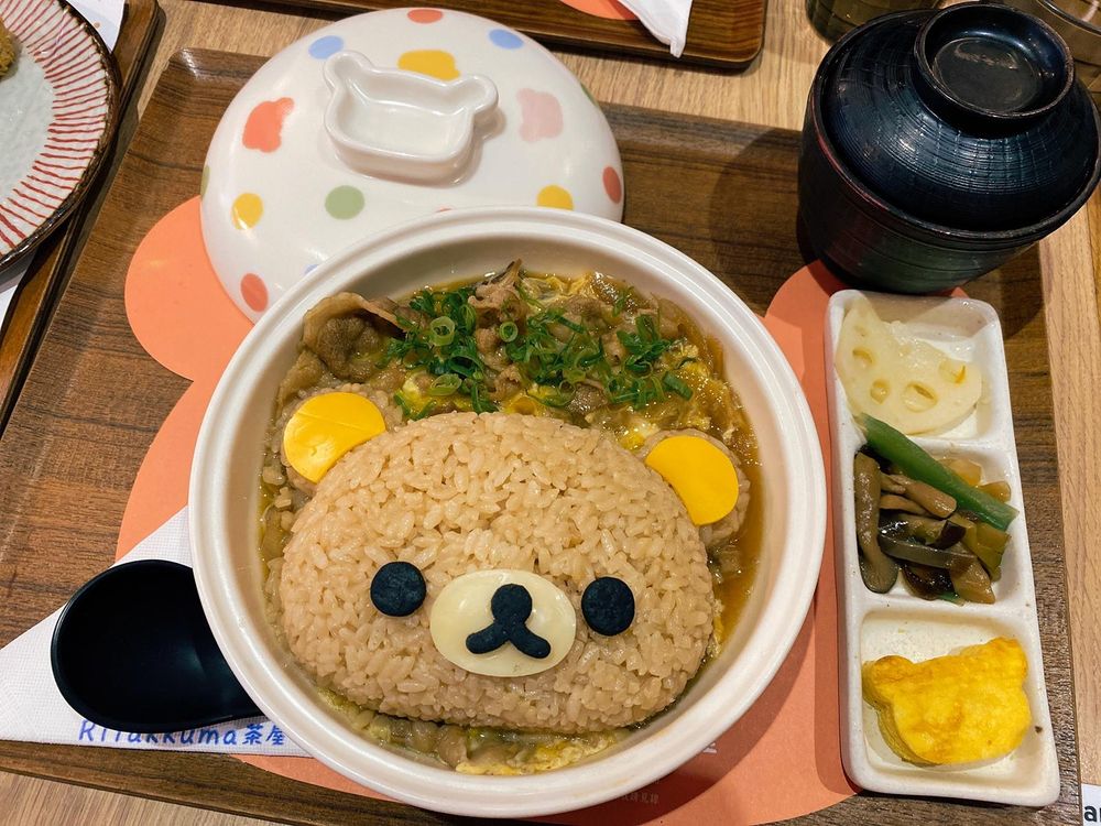 Amazing meal that looks like a teddy bear.
