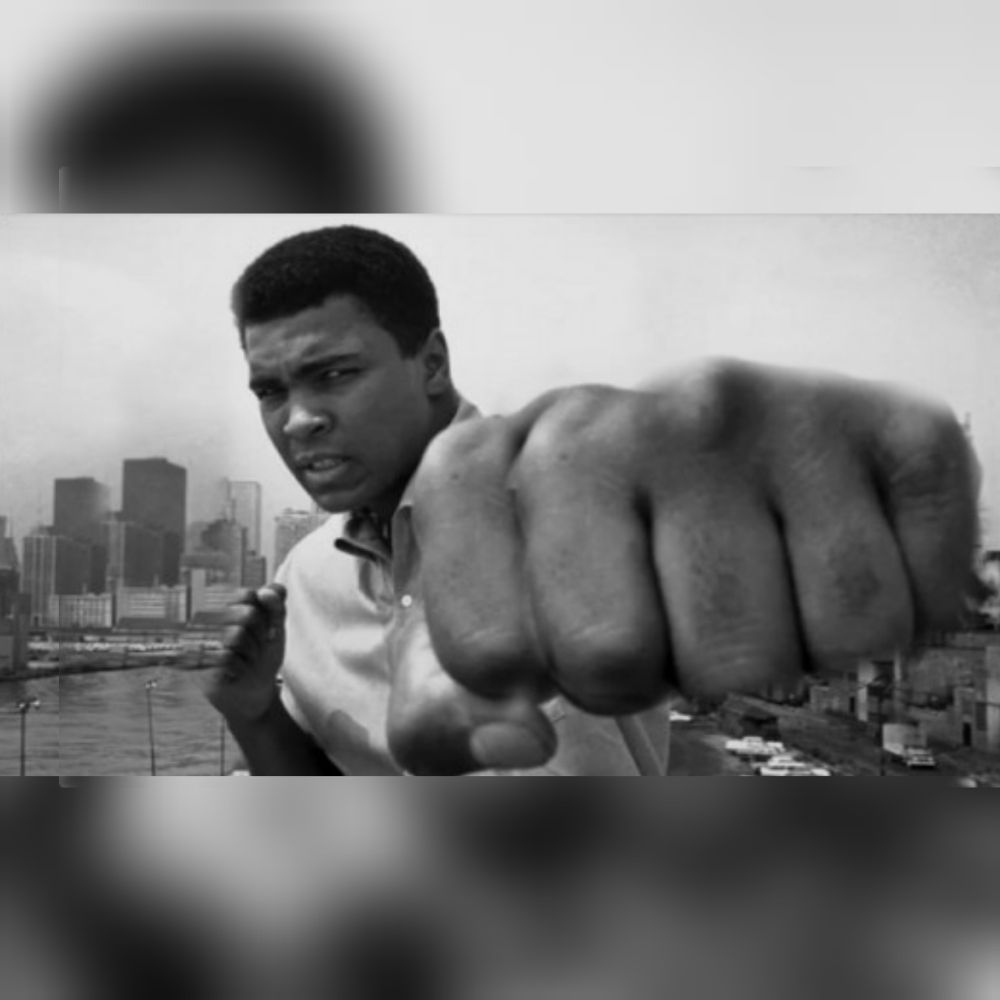 Muhammad Ali with too much fingers