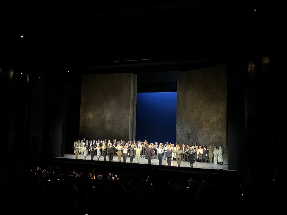 Curtain call of Manon
