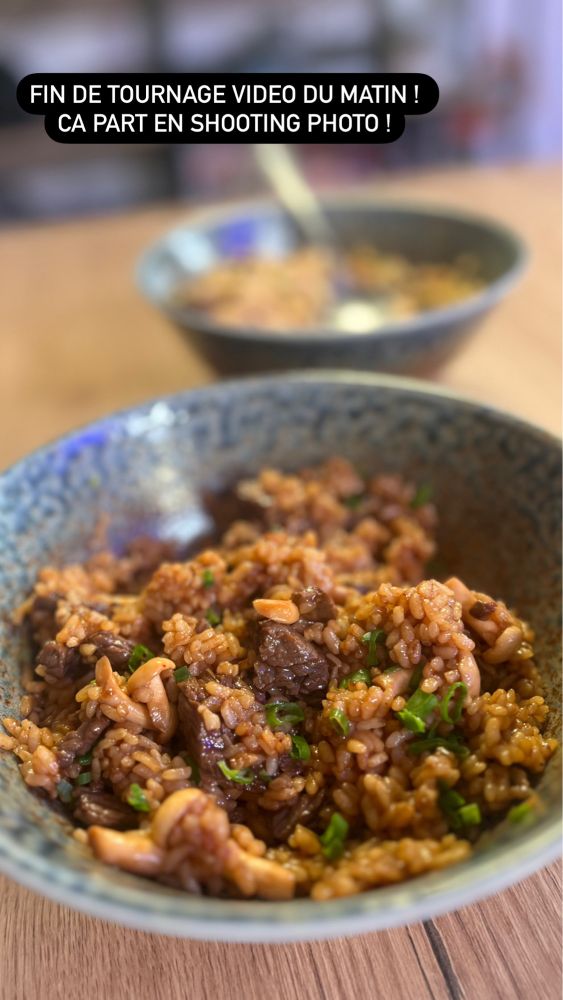 Un bol de riz sauté au bœuf pimenté et champignons !
