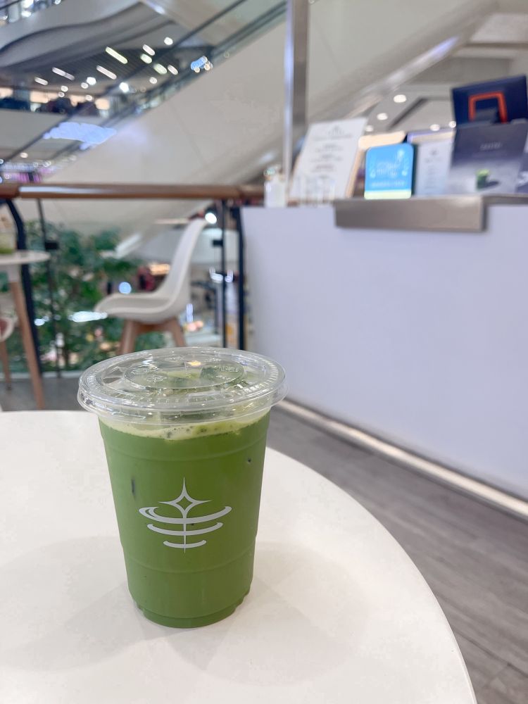 Seven sun อันนี้ไปกินที่สาขาเซนทรัลพระราม 9 เป็นชาที่ยืน 1 ในดวงใจ ชามีความละมุน กลมกล่อมเข้ากันดีกับนม เทสโนตชัดกินง่าย