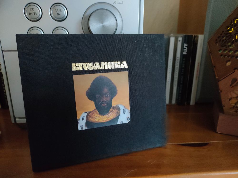 Photo of Michael Kiwanukas album next to a stereo.
