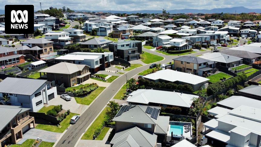 Despite a surge in interest rates and a jump in loss-making rentals, few landlords are selling up. Experts say it's because negative gearing and the capital gains tax discount protect their investment...