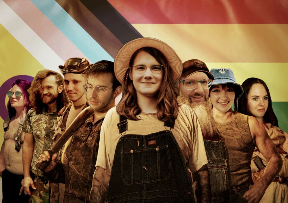 Eine Gruppe von Menschen mit einer Regenbogenflagge im Hintergrund