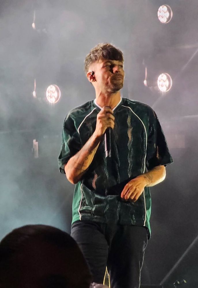 louis tomlinson at a festival in poland