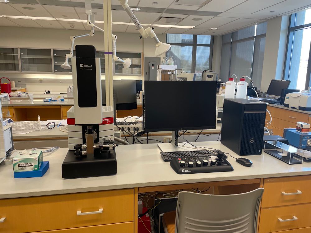 Delong LVEM5 microscope in chemistry lab
