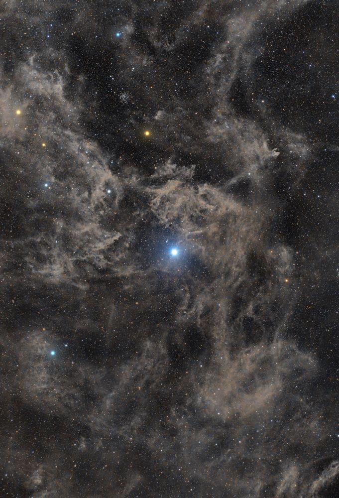 An astrophoto of Polaris, a bright star in dark nebula 
