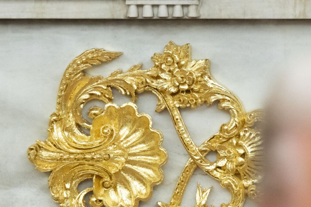Opinion | Trump’s Oval Office Is a Gilded Rococo Nightmare. Help.