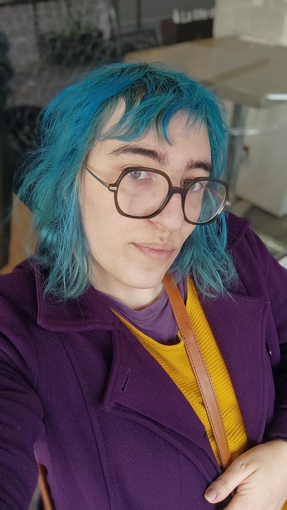 tina sitting at a cafe right now, halfway through her daily srs recovery walk

its hair is a slightly fading blue, going on turquoise because sadly those blue dies don't last very long ^^