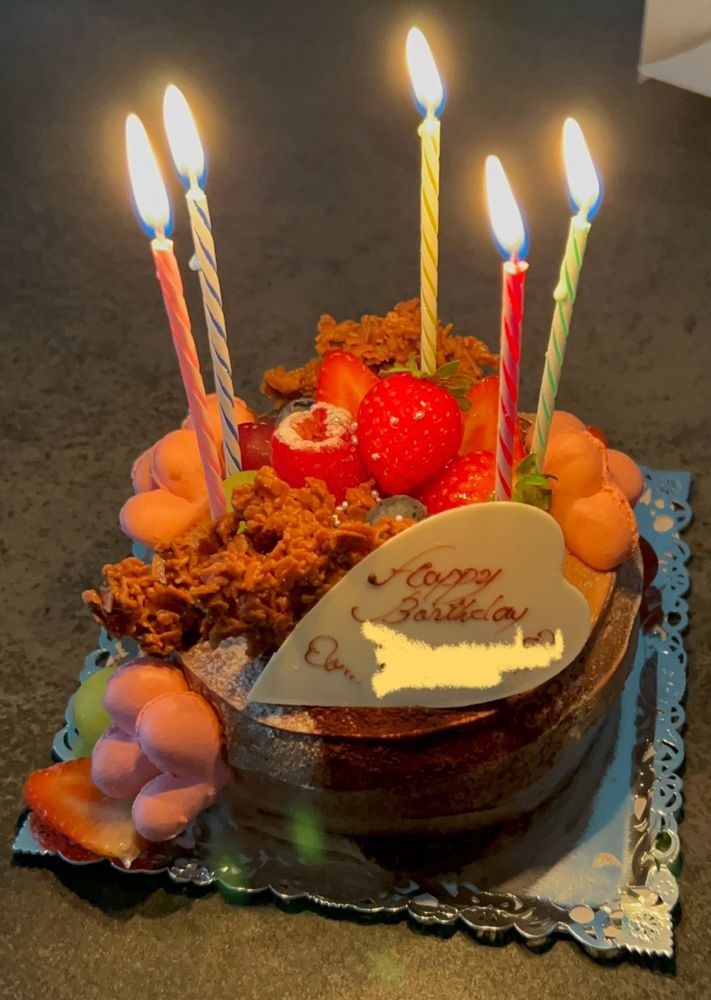 亀有　ラローズジャポネ
今月、誕生日なのでケーキ食べた🎂😋
12センチを大人2人で分けたけど胃がもたれず美味しく食べられた
ラローズジャポネのケーキ大好き😍
