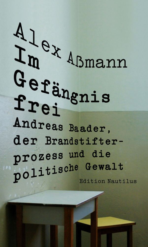 Buchcover zeigt offenbar eine Zelle mit Stuhl und Tisch