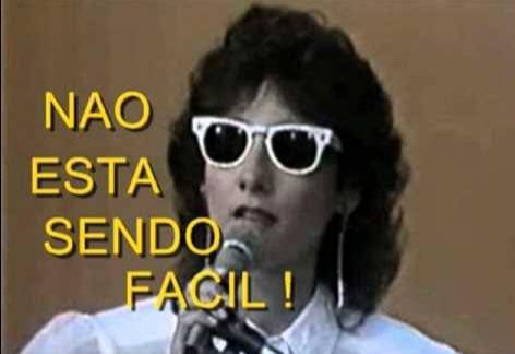 Arte com foto da cantora Katia e os dizeres Não está sendo facil!