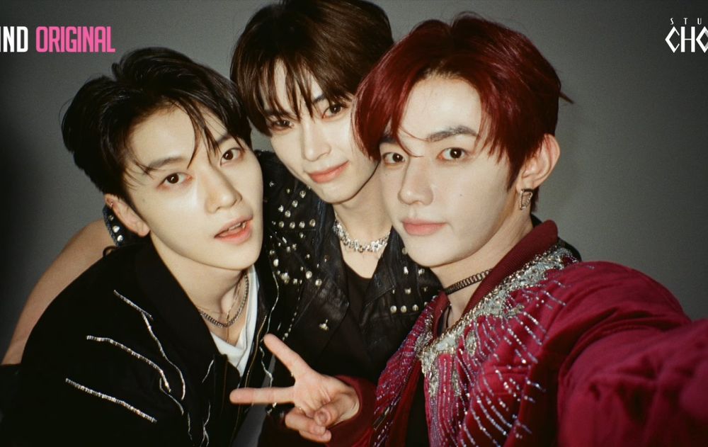 zb1 matthew, hanbin, and hao posing for a selfie together