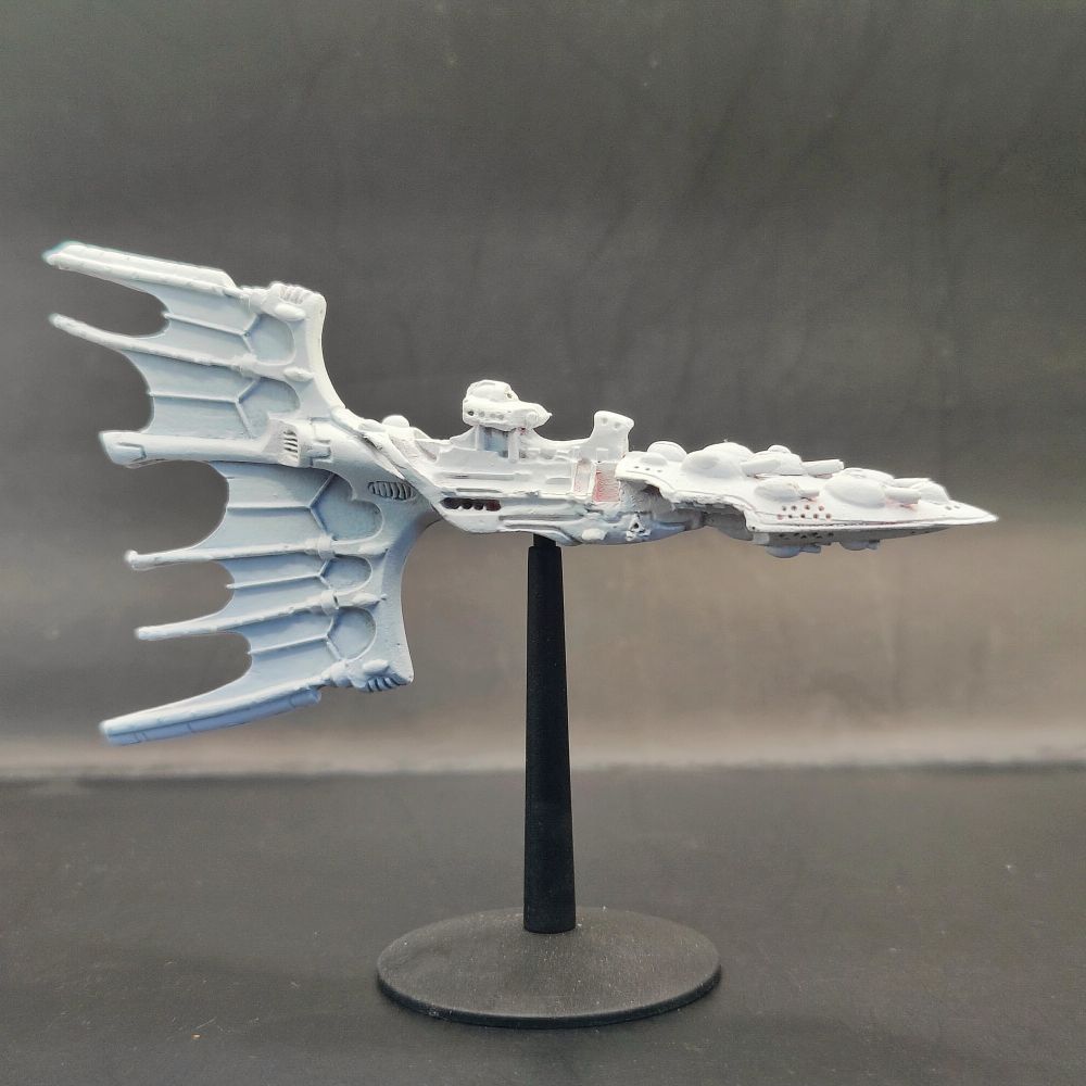 A sleek almost fishlike Solaris class Eldar light cruiser from Battlefleet Gothic 