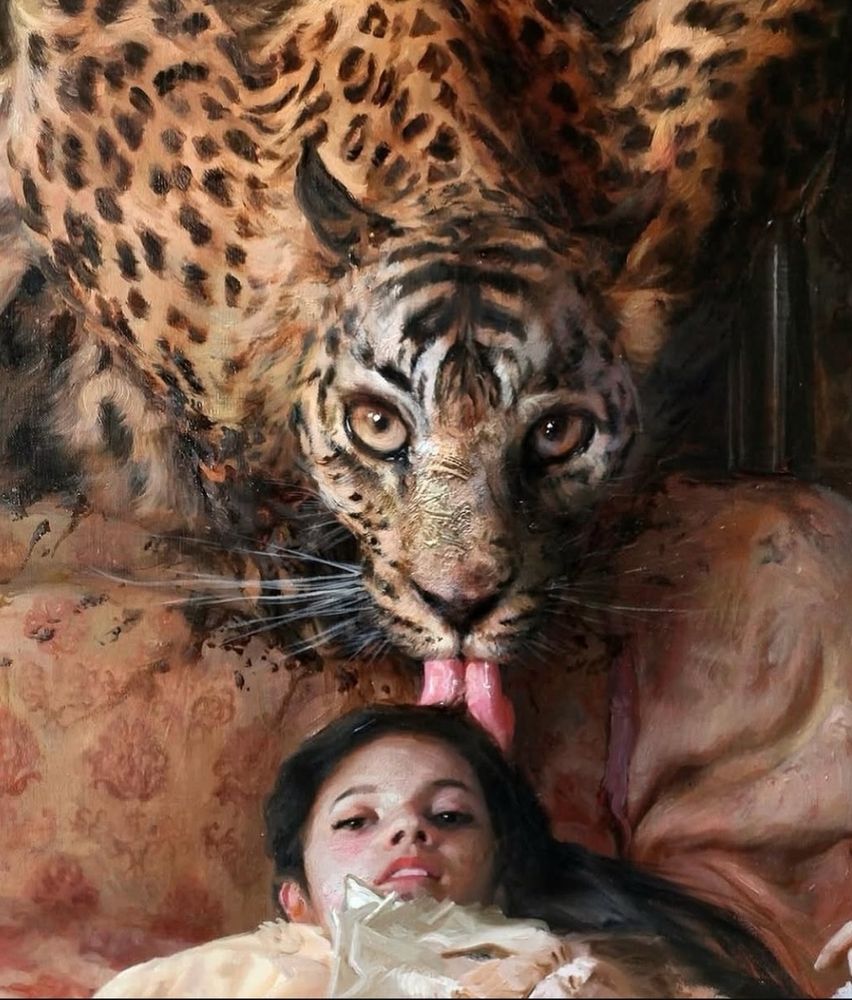 Ein gemaltes Bild zeigt einen großen Leoparden, der über einer liegenden Frau thront und ihr mit der Zunge über den Kopf leckt.
