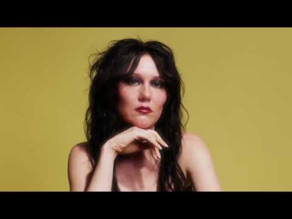 Molly Tuttle - Old Me, New Wig (Official Audio)