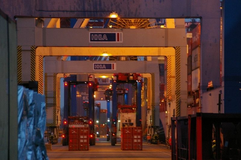 Containerumschlag am Eurokai Hamburg