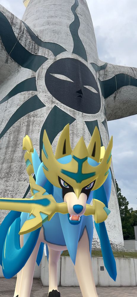 太陽の塔（裏？）と色違い剣の王ザシアン